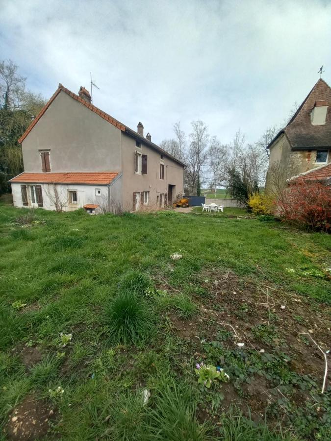 L'Univers, Vous Et Nous Pouilly-sur-Vingeanne Exteriör bild